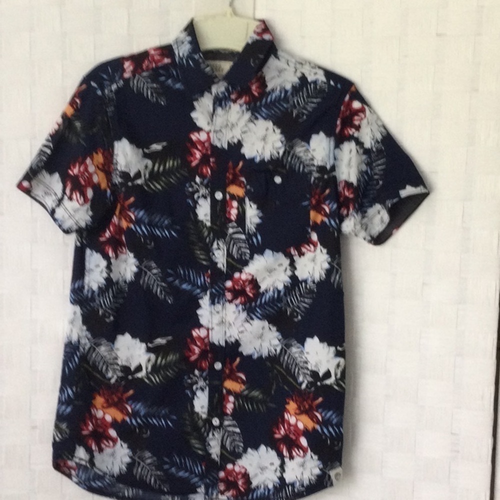 Free Planet Men's Button Down Floral Print Short Sleeve Sz S.     #254